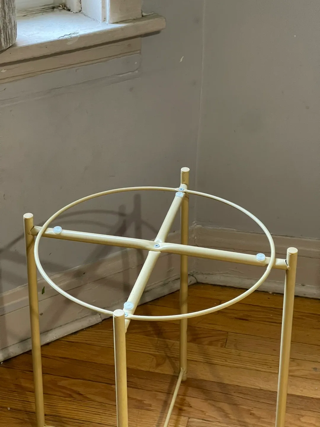 Metal Side table - W/ Removable Round Tray. image indicator(4)