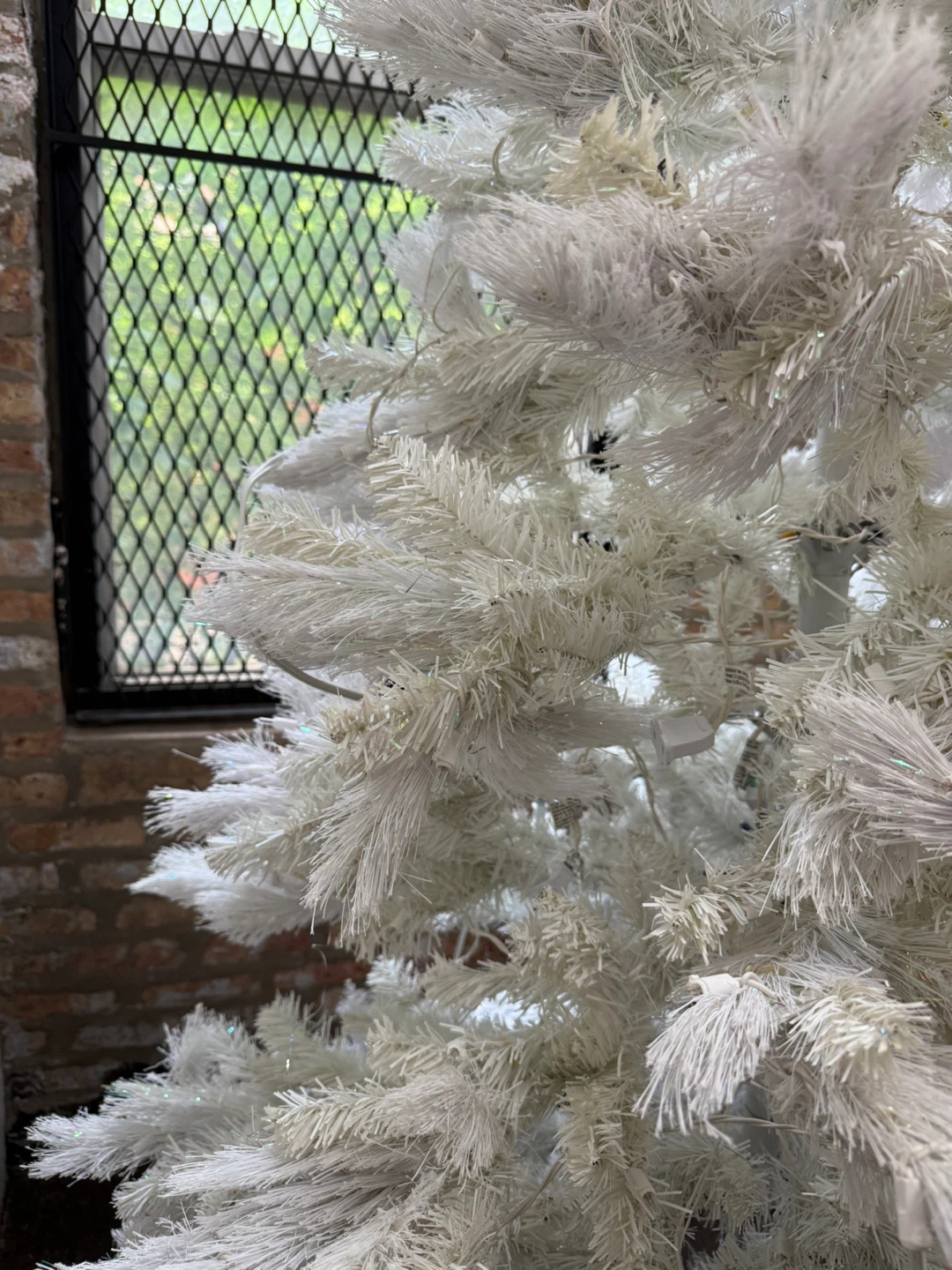 7 1/2 ft White Glacier Pine Christmas Tree - photo 2