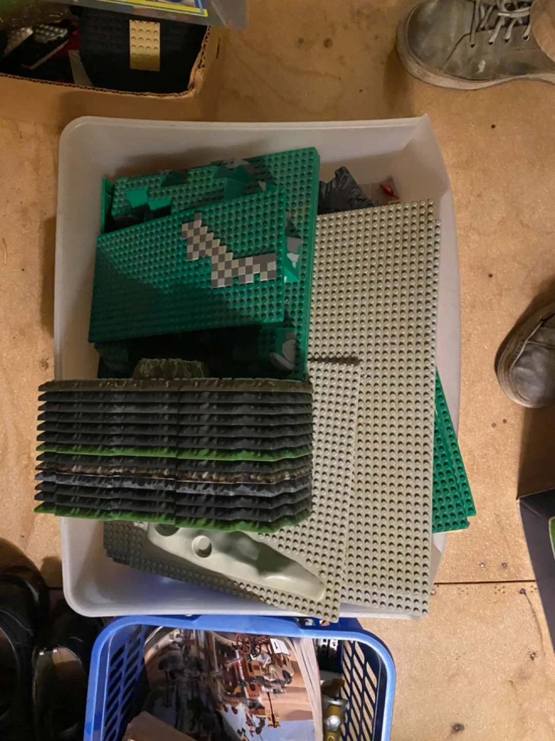 Lego Bulk Lot - Assorted Pieces & Sets image indicator(5)