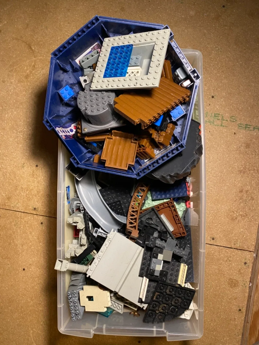 Lego Bulk Lot - Assorted Pieces & Sets image indicator(2)