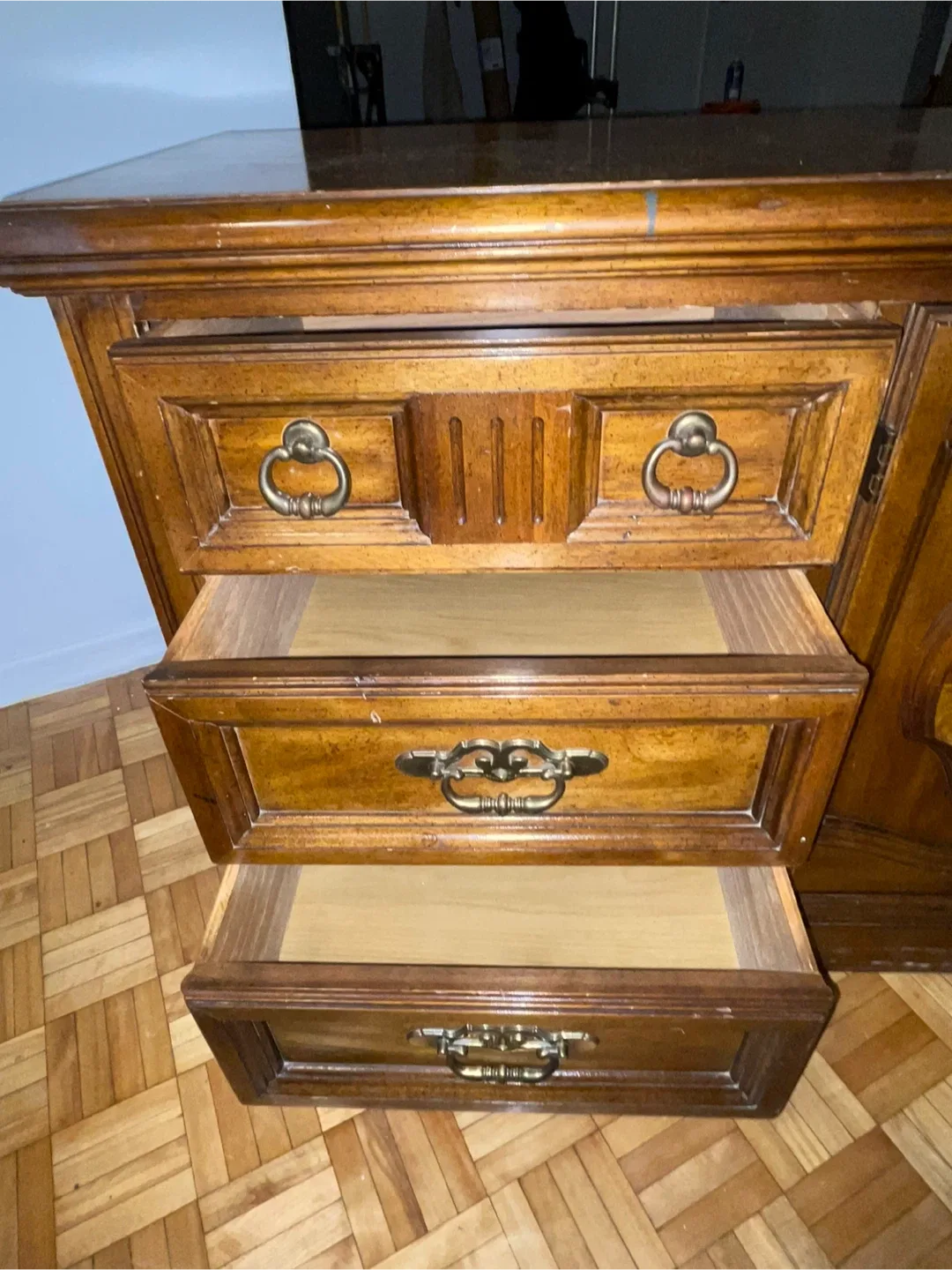 Hard wooden dresser image indicator(4)