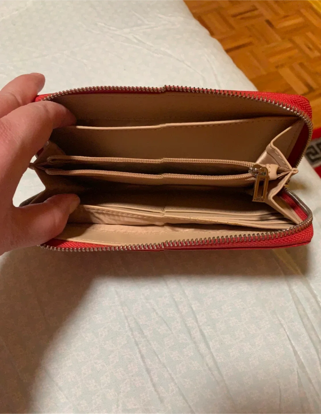 Guess Red Wallet image indicator(3)