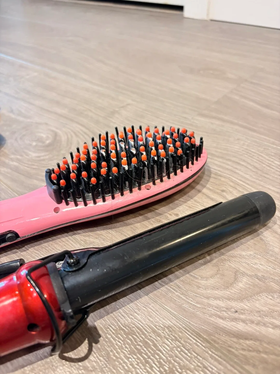Curling Iron and Hair Straightening Brush image indicator(2)
