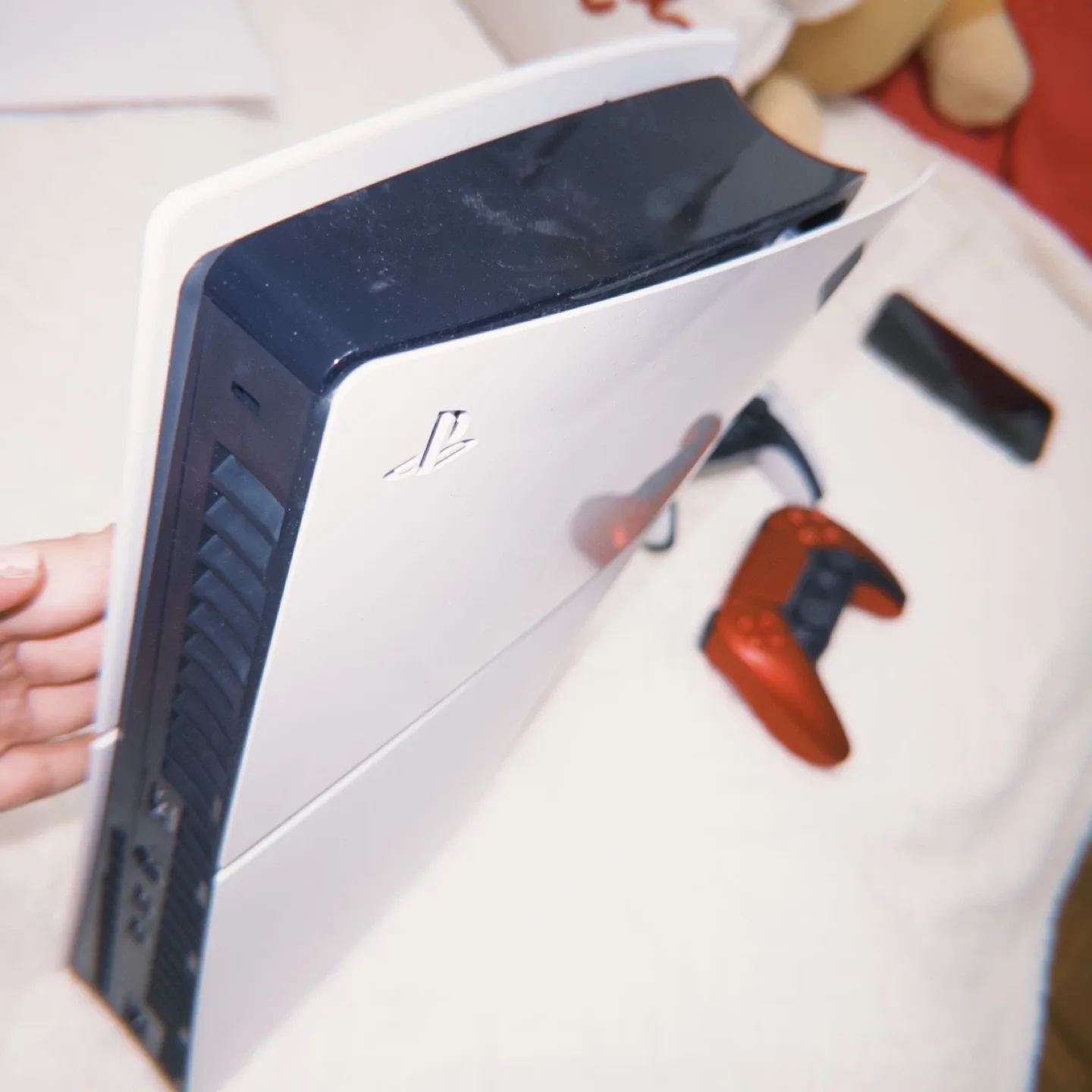 Sony PlayStation 5 Digital Edition with Extra Controller image indicator(2)