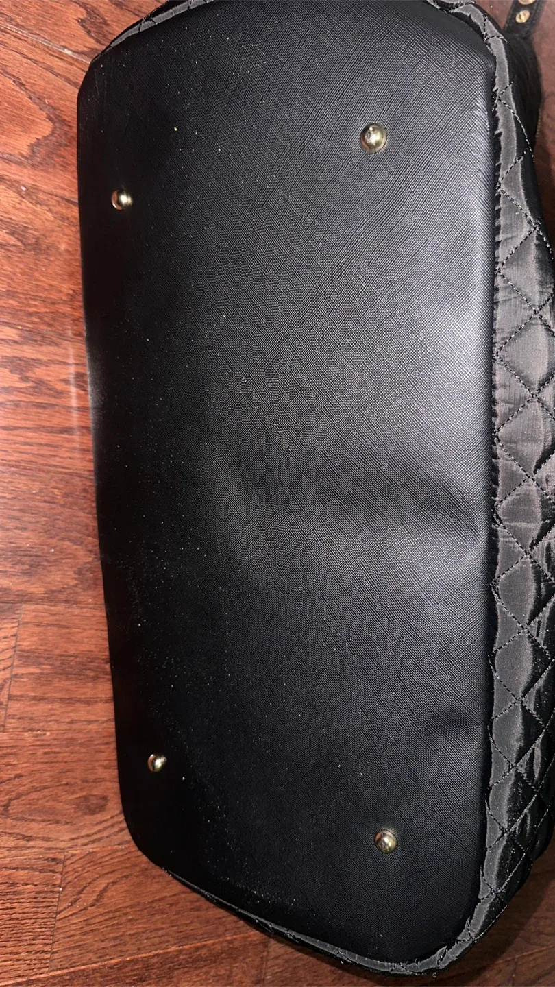 Black Quilted Travel Duffel Bag image indicator(2)