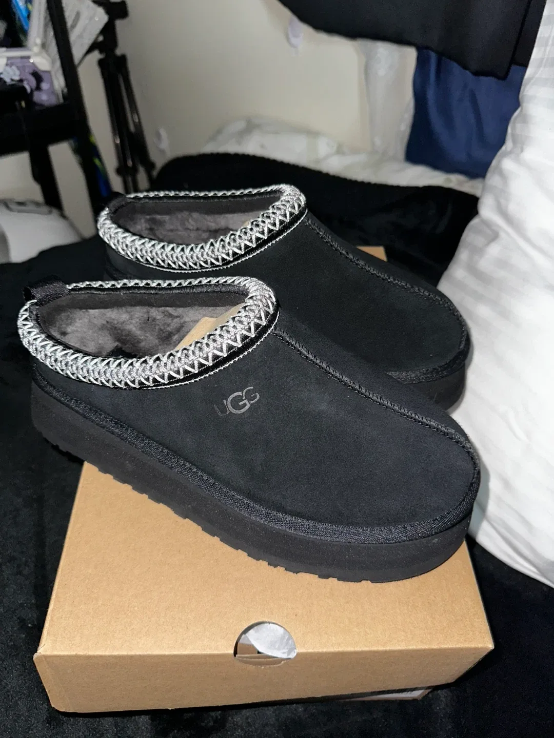 UGG W Tazz II Slipper - Black, Size 7