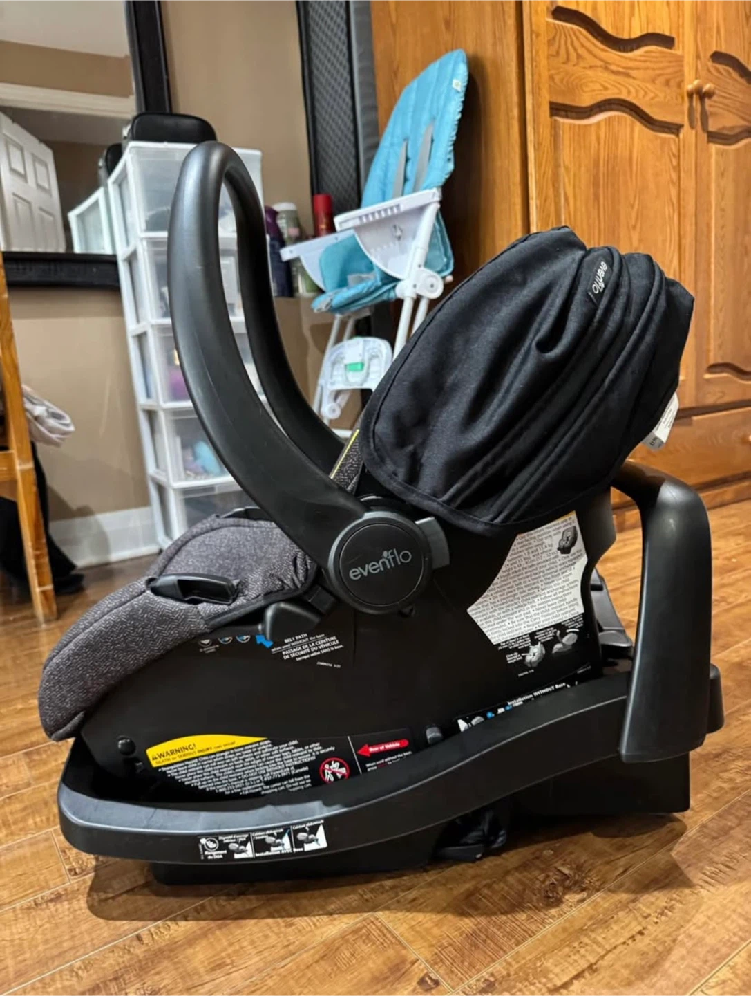 Evenflo Infant Car Seat and stroller - Black - photo 4