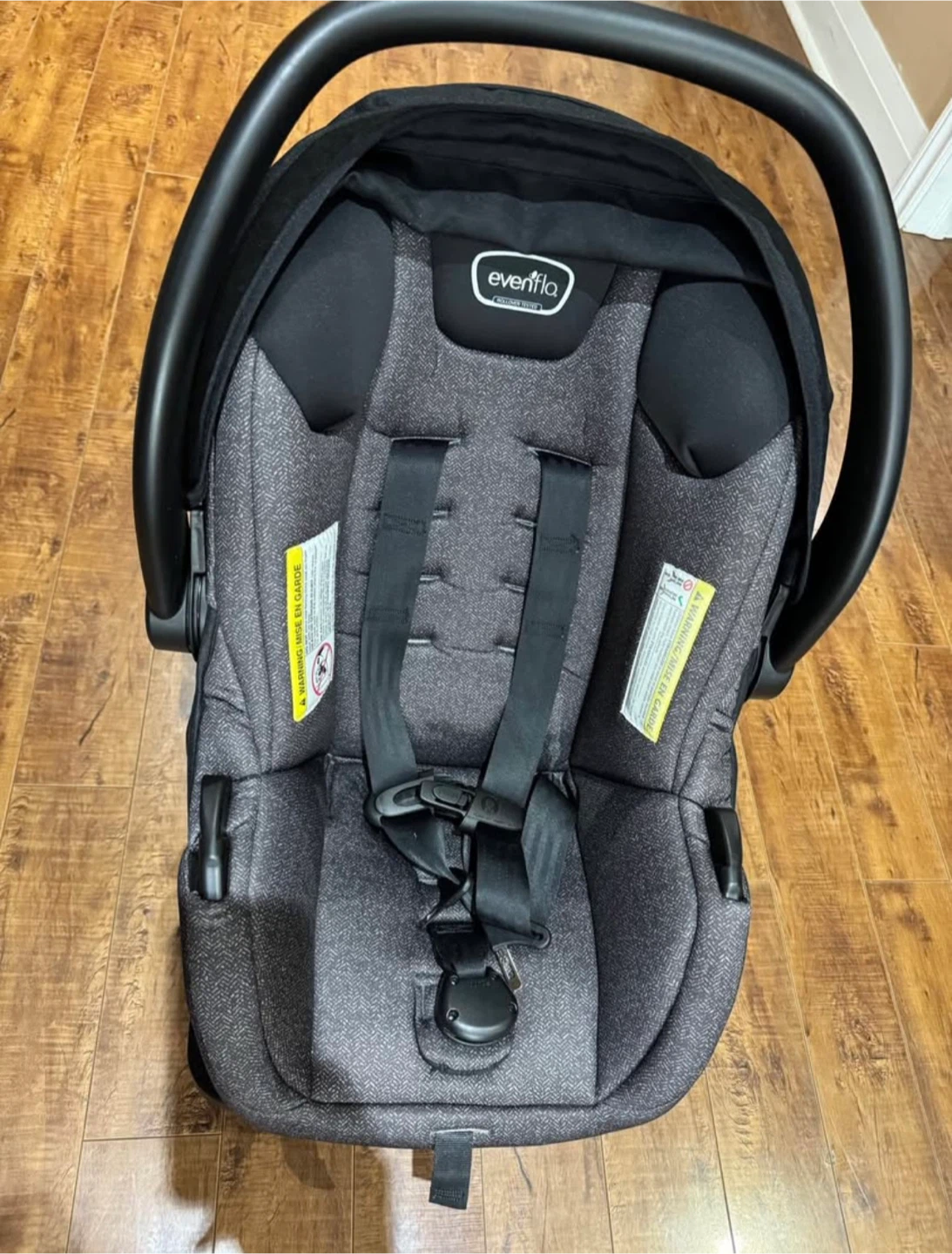 Evenflo Infant Car Seat and stroller - Black - photo 2