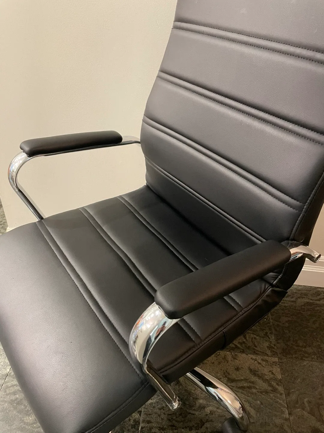 High-back Swivel Office Chair image indicator(3)