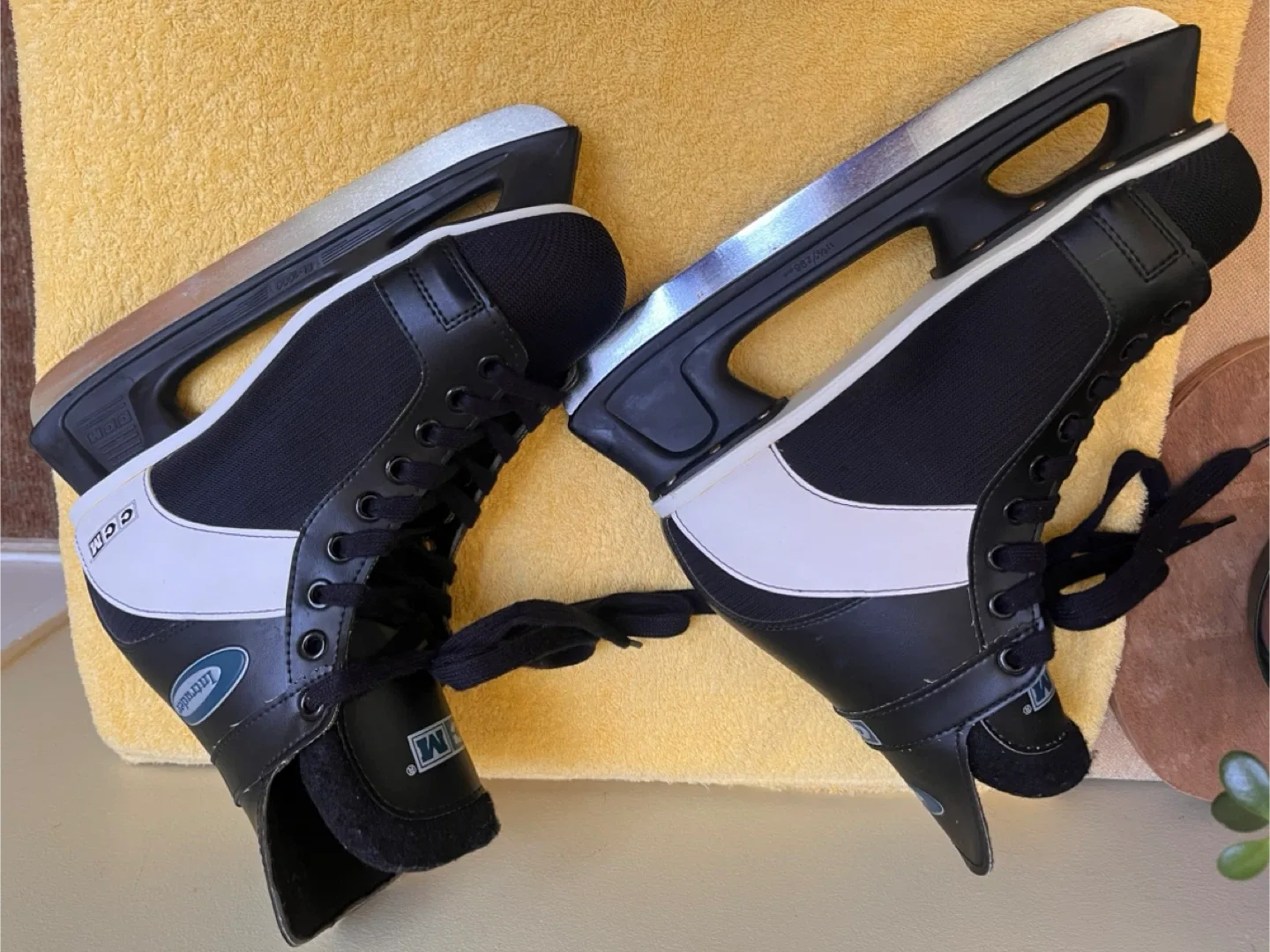 CCM Ice Skates - Size 11 image indicator(3)