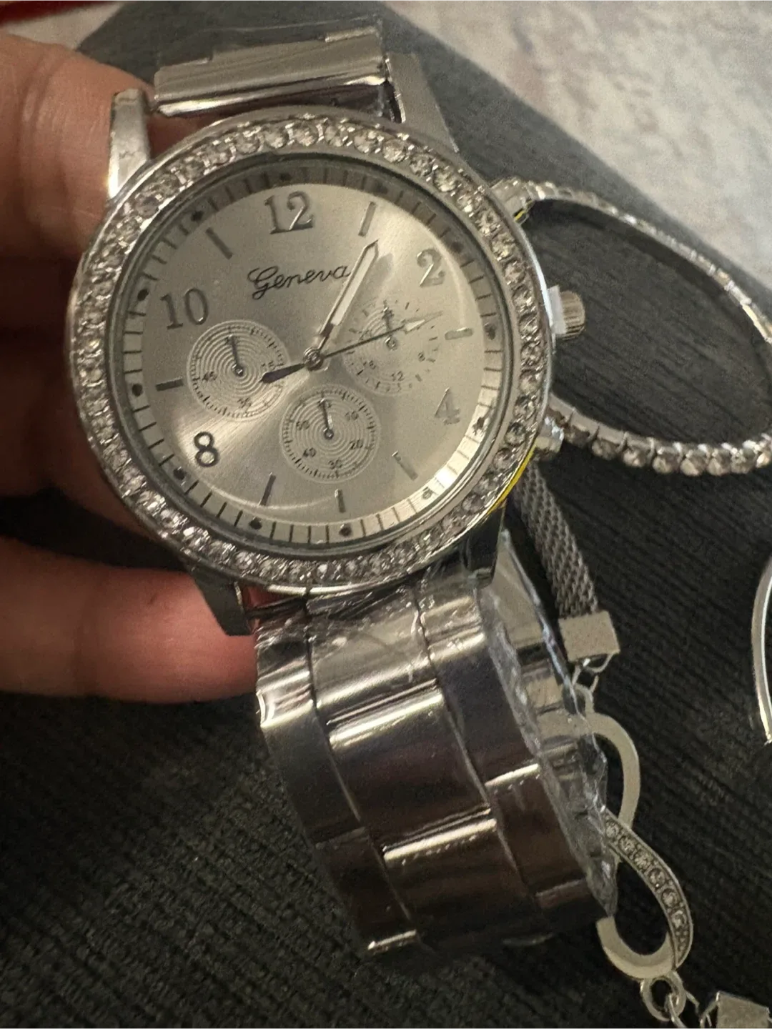 New Geneva Silver Watch & Bracelet Set image indicator(7)