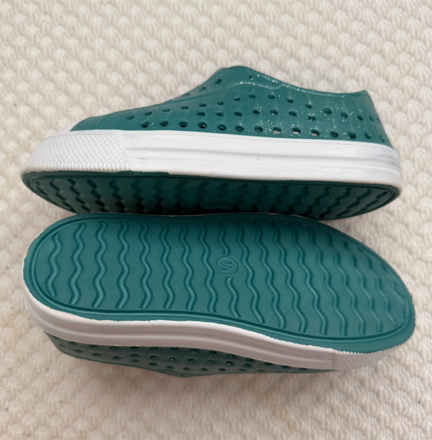 Lily & Dan Kids Water Shoes, Size 7/8 - photo 2