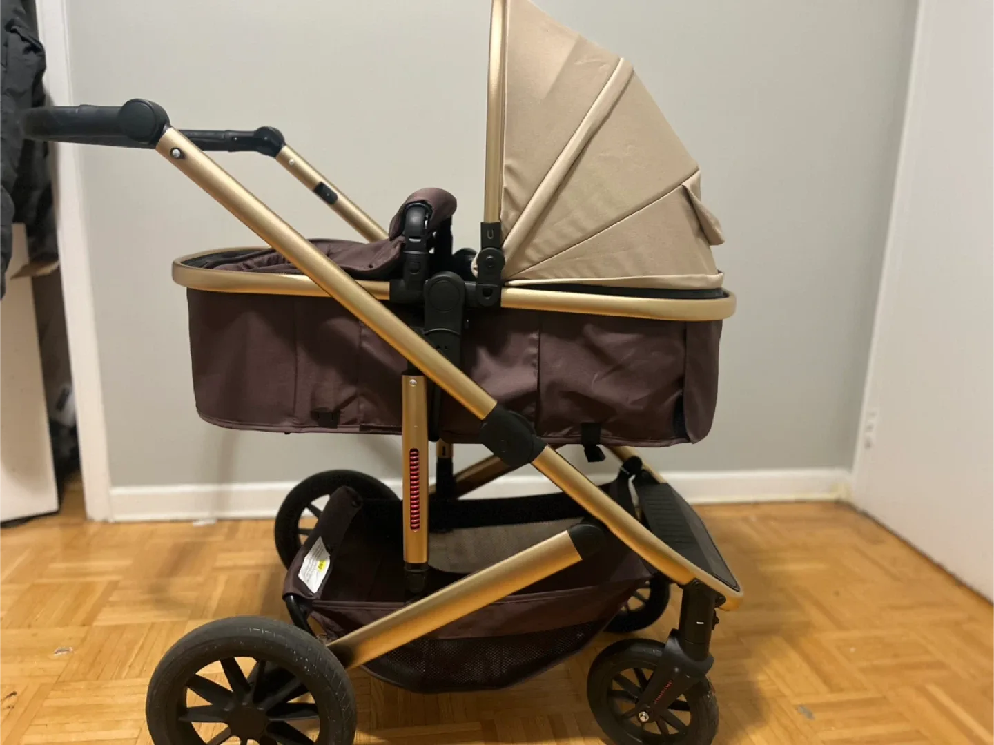 Brown & Gold Baby Stroller image indicator(2)