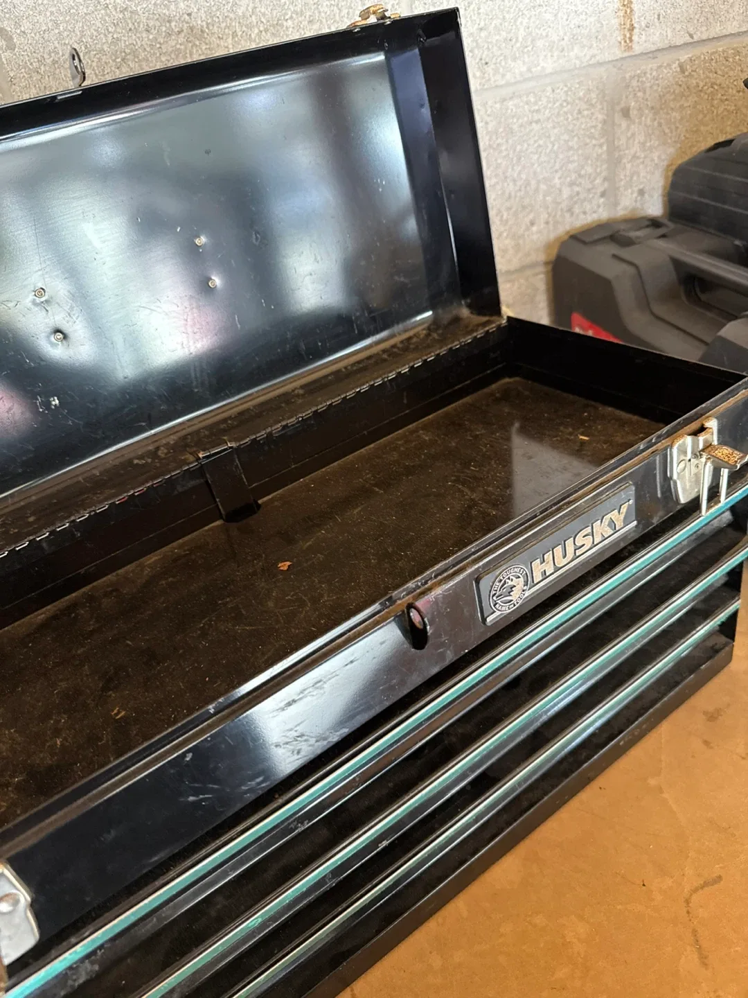 Husky Tool Chest image indicator(4)