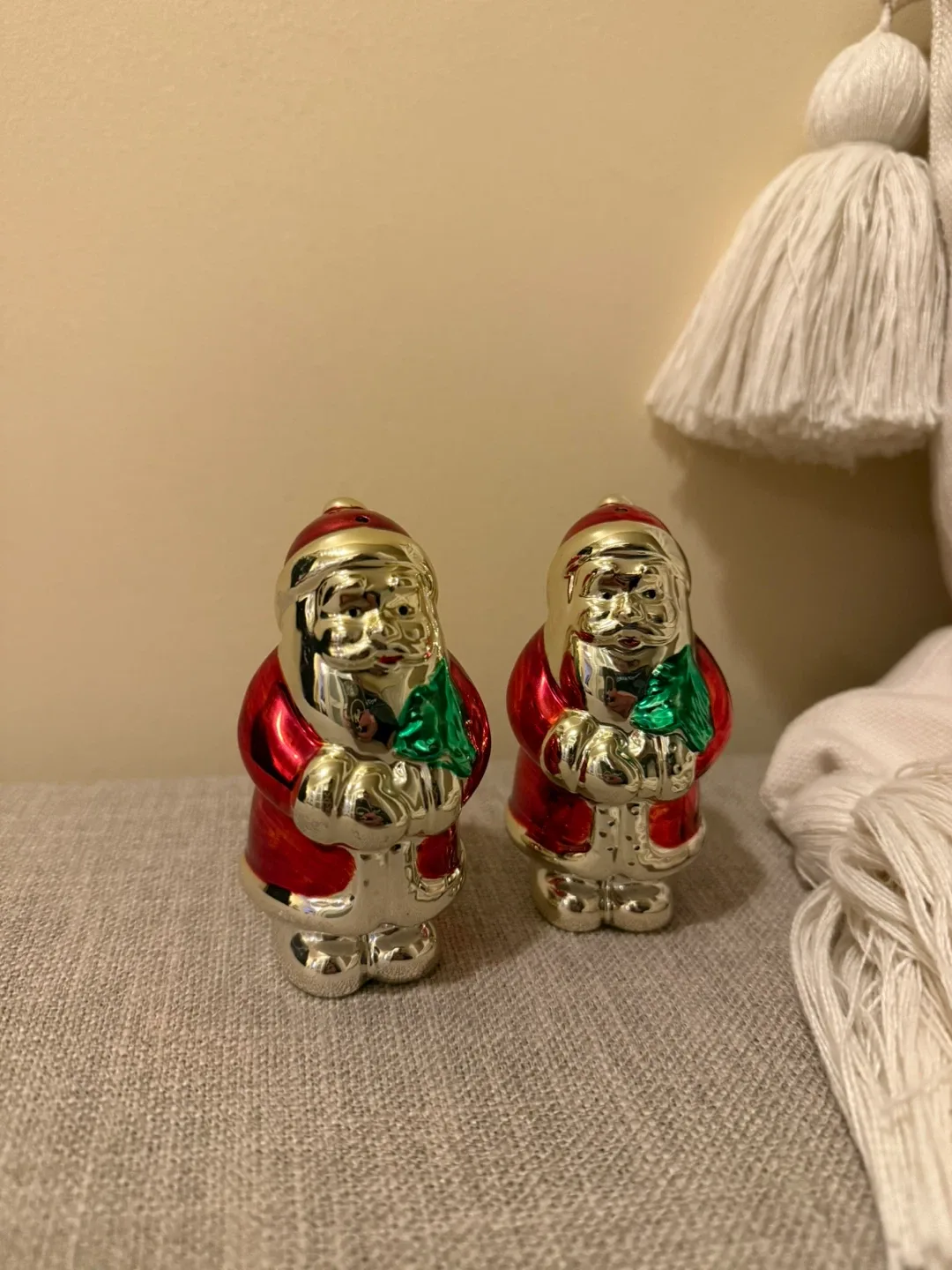 Santa Christmas Salt & Pepper Shaker Set thumbnail