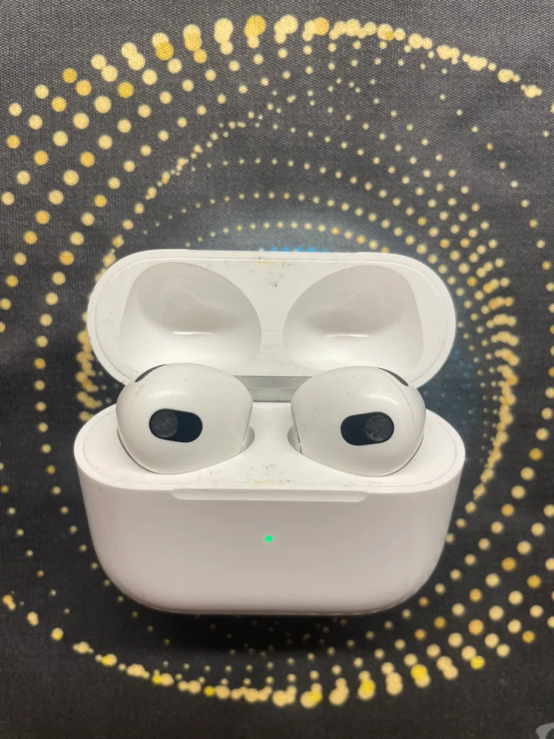 AirPods 3rd generation plus USB-C to lightning charging cord image indicator(5)