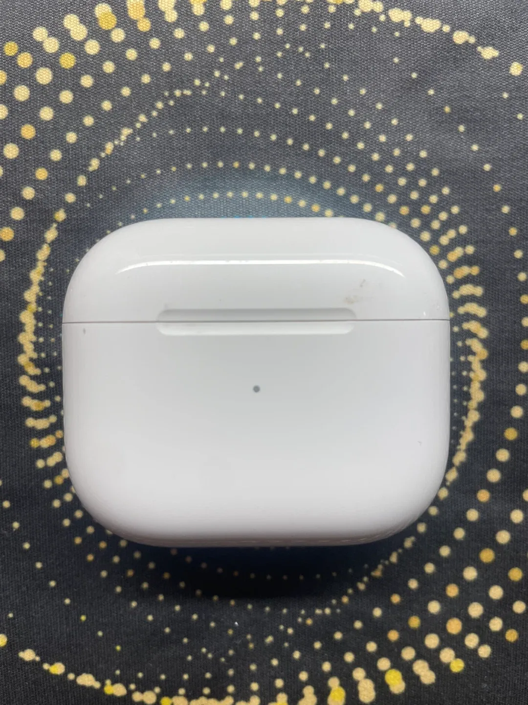 AirPods 3rd generation plus USB-C to lightning charging cord image indicator(2)