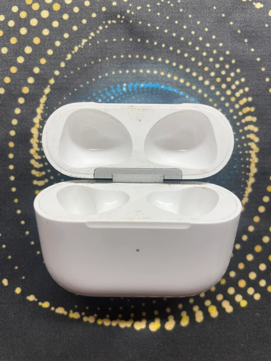 AirPods 3rd generation plus USB-C to lightning charging cord image indicator(3)