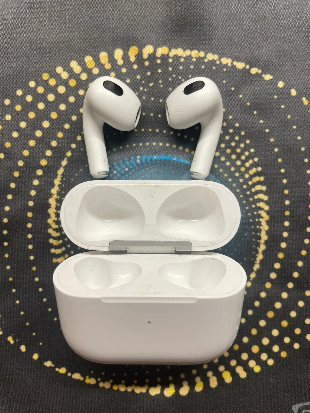 AirPods 3rd generation plus USB-C to lightning charging cord image indicator(4)