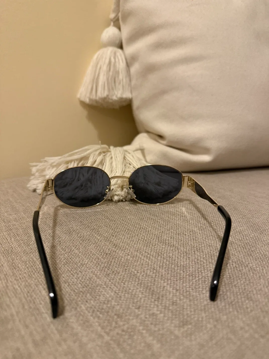 Women’s Gold Frame Oval Sunglasses image indicator(3)