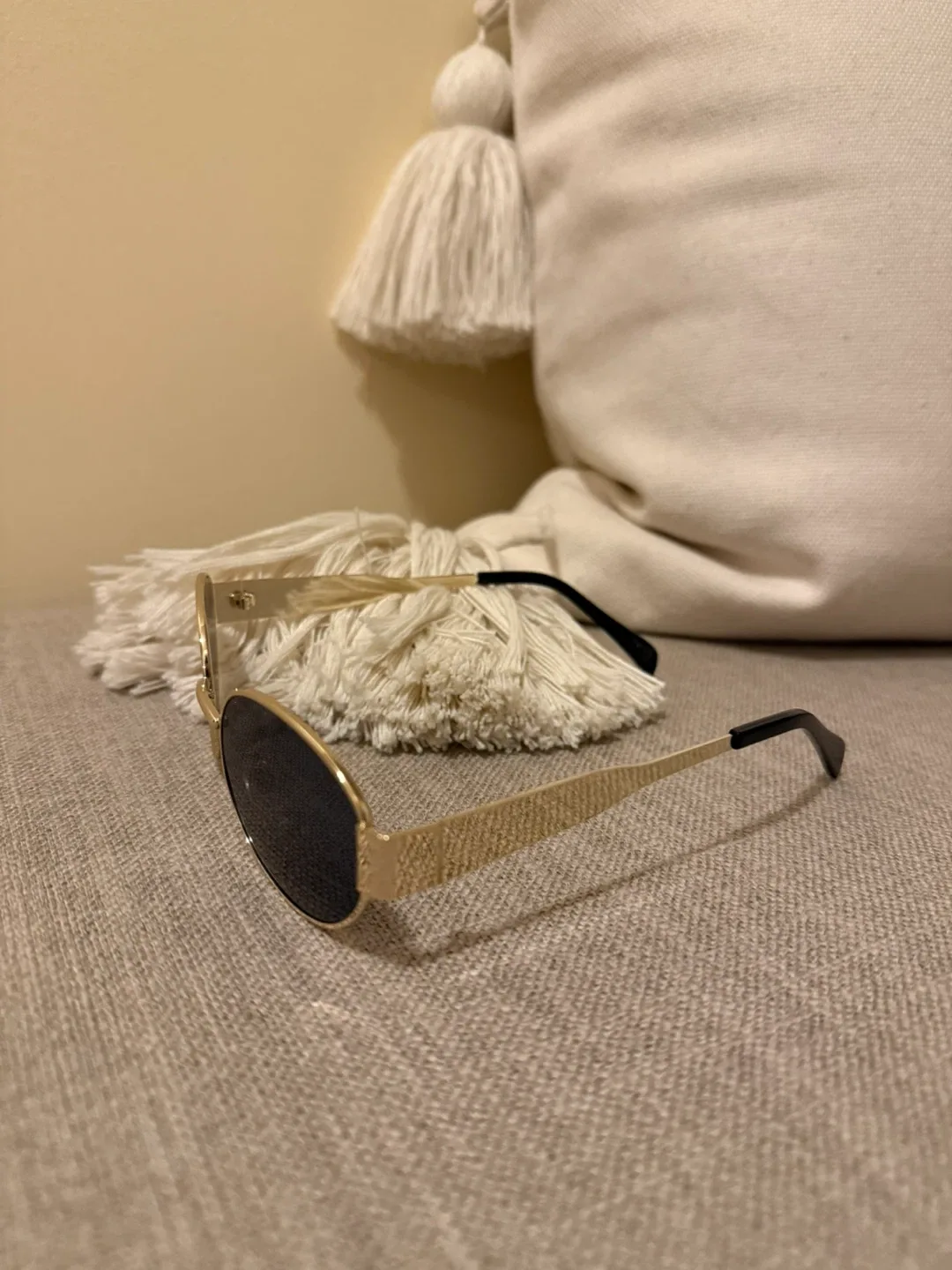 Women’s Gold Frame Oval Sunglasses image indicator(2)