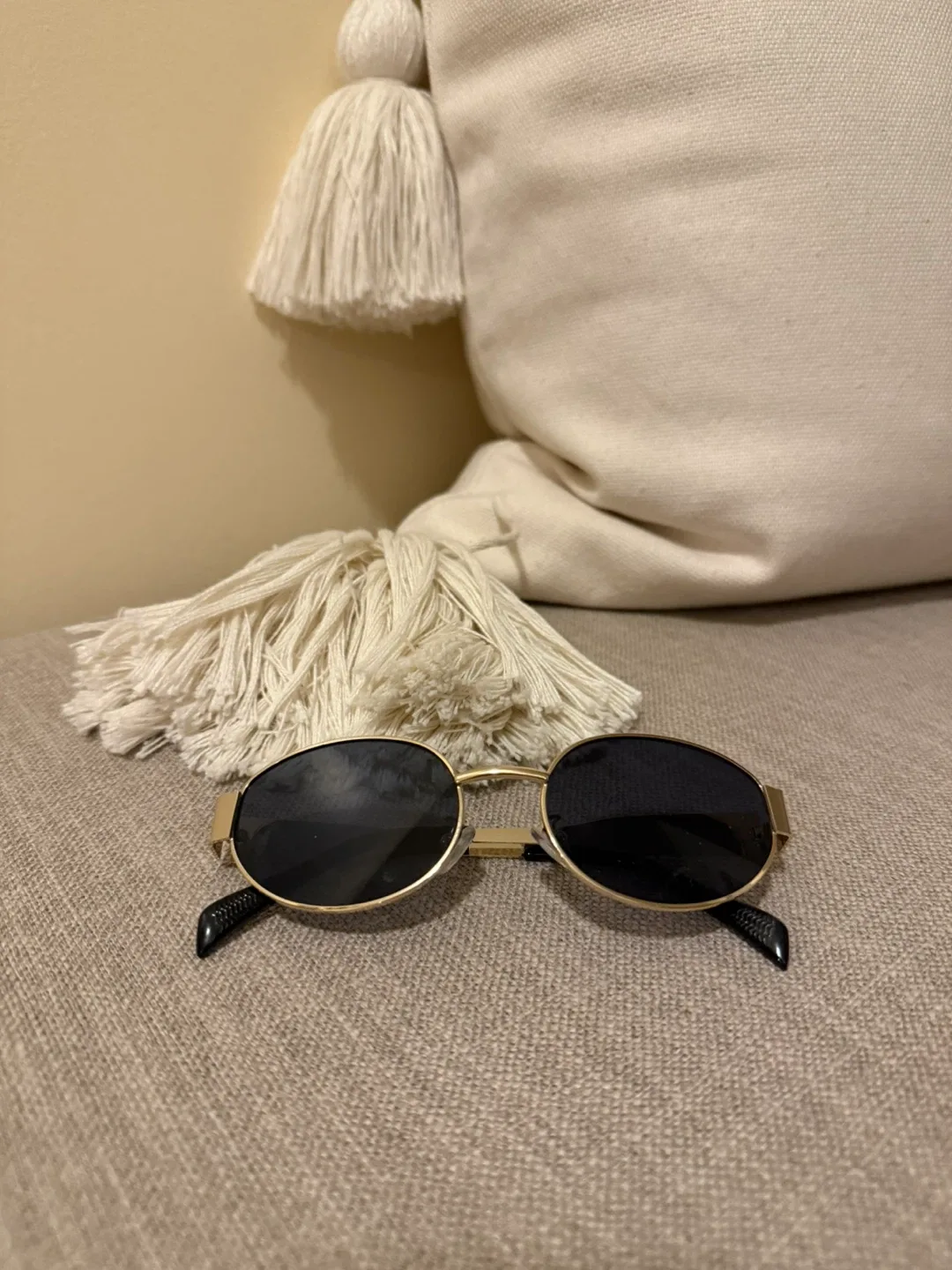 Women’s Gold Frame Oval Sunglasses image indicator(4)