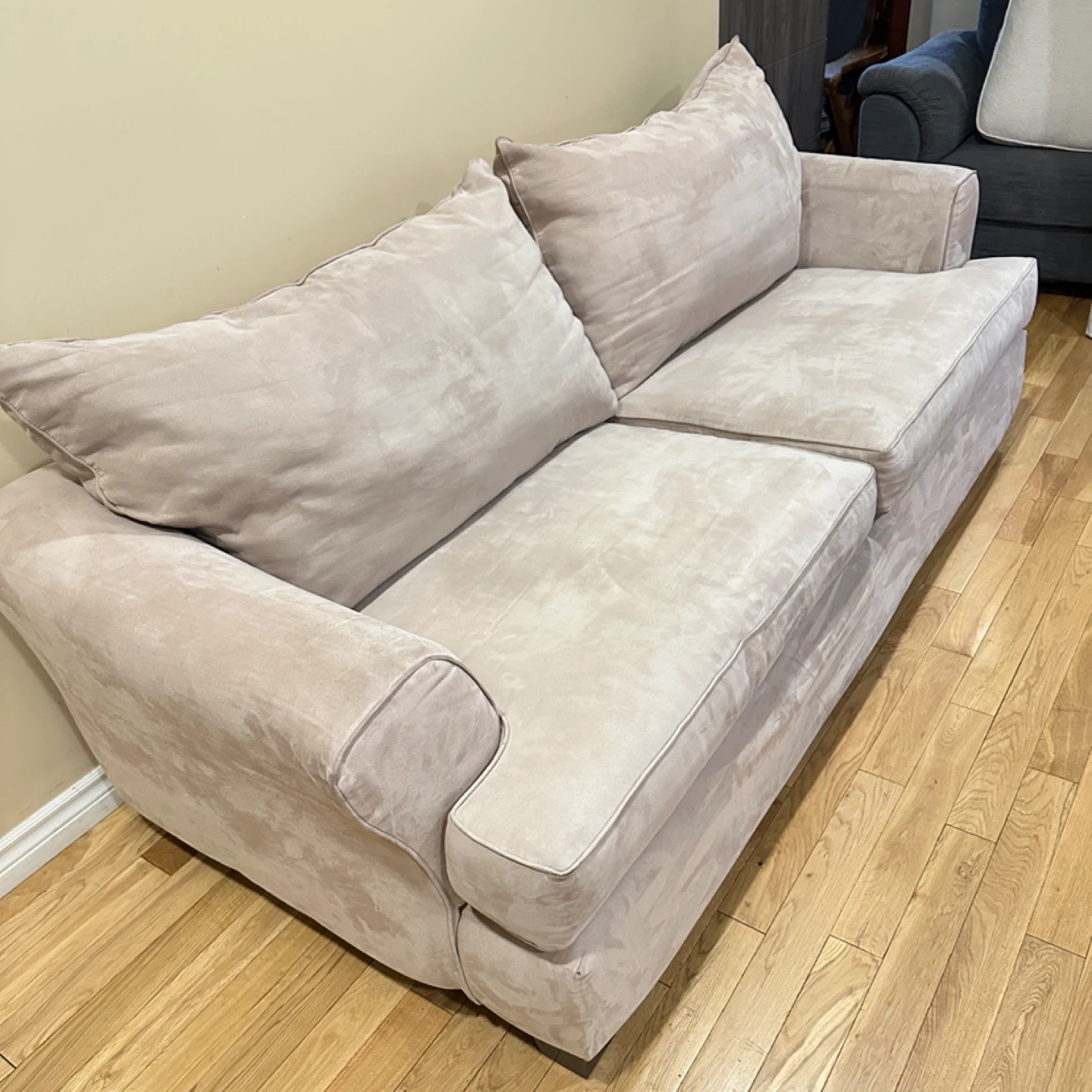 Leon’s  Modern 3-Seater Sofa  (CAN DELIVER) - photo 2