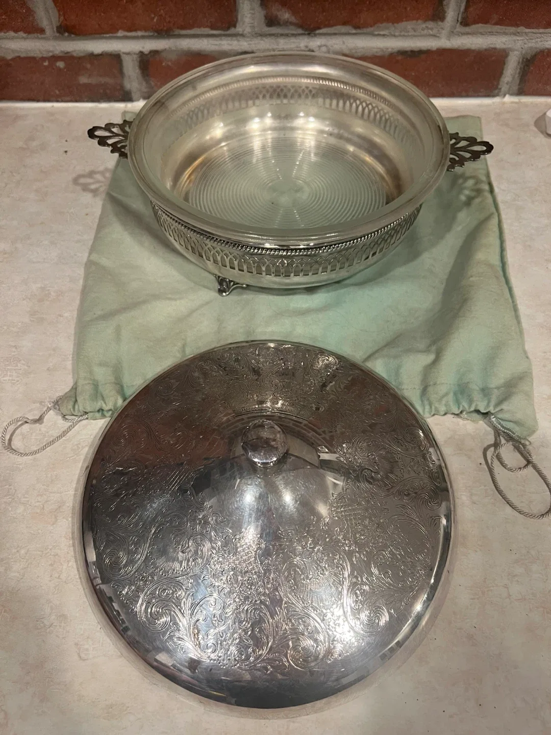 Silver Plated Glass Bowl with Lid image indicator(2)