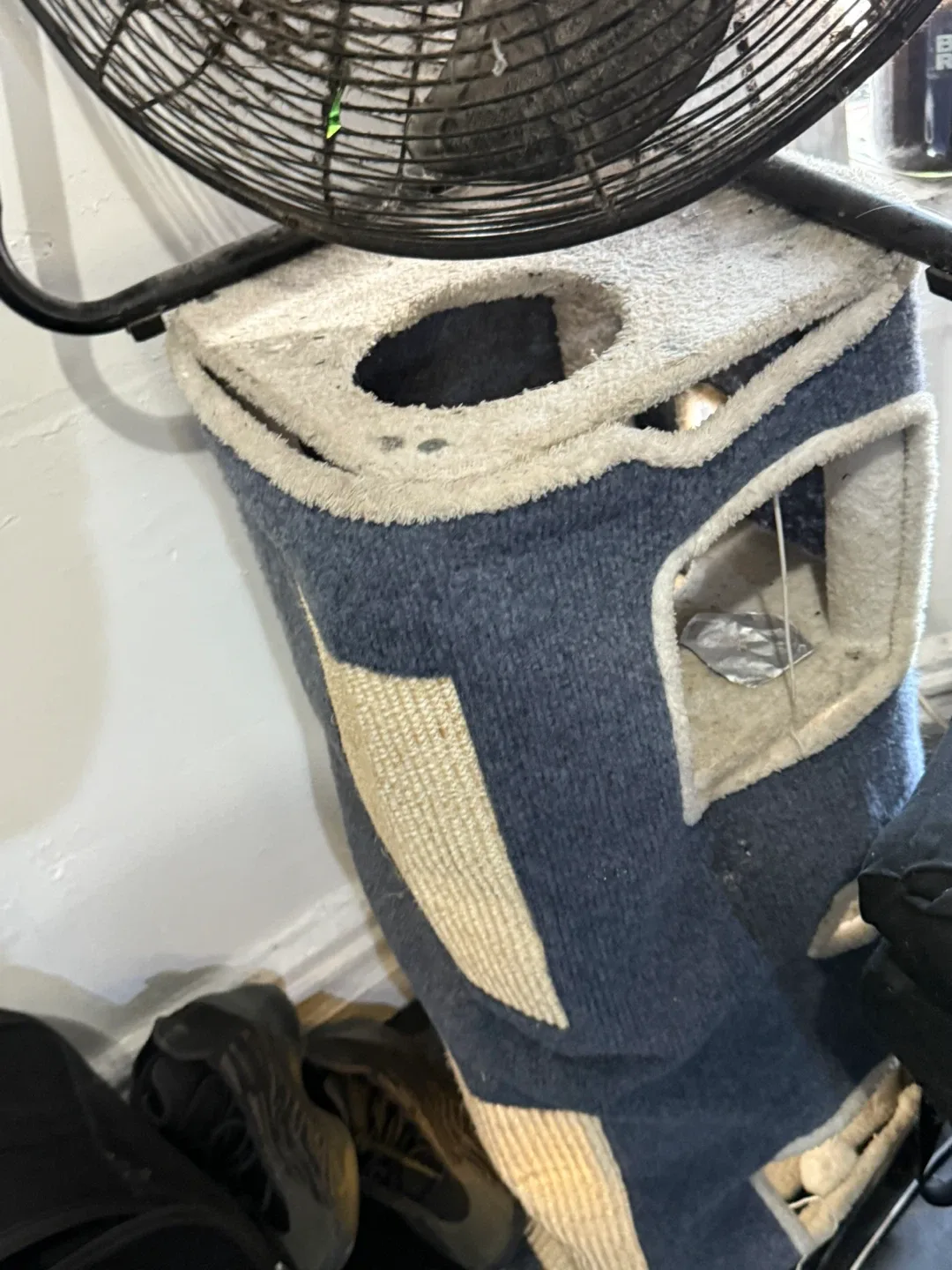 Used Cat Tower with Scratching Post image indicator(2)