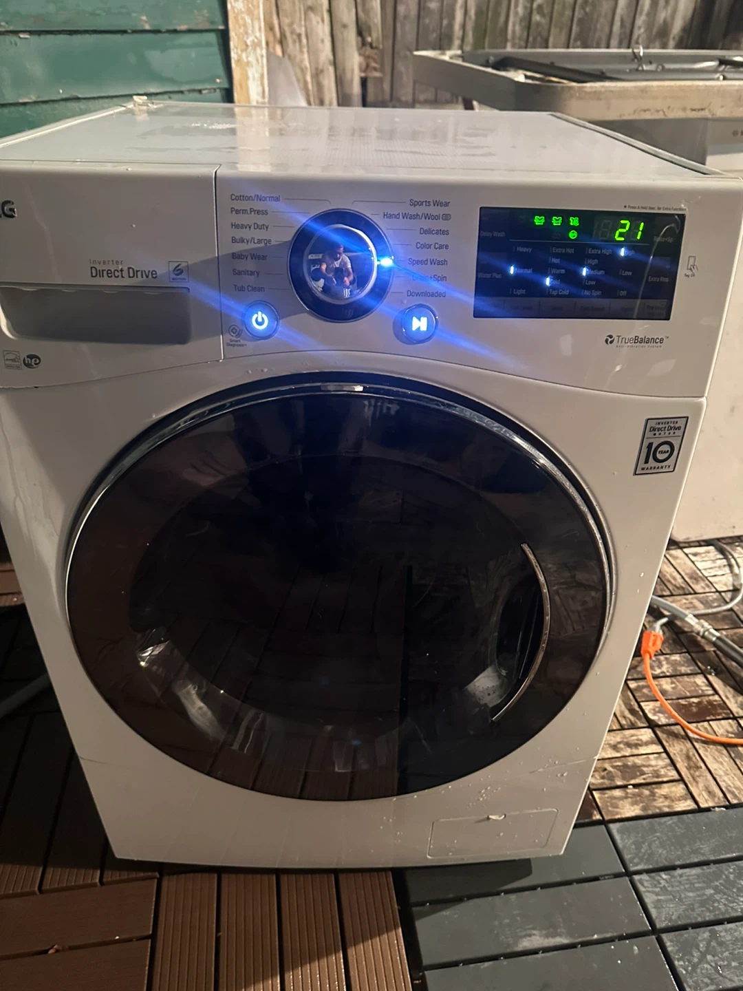 LG Direct Drive Washer/Dryer electric 220volts - photo 2