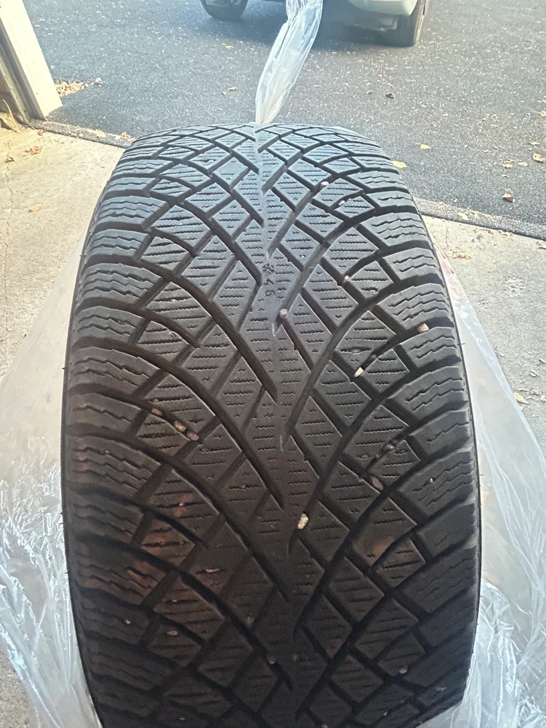 Nokian Hakkapeliitta 245/50R19 Winter Tire image indicator(5)