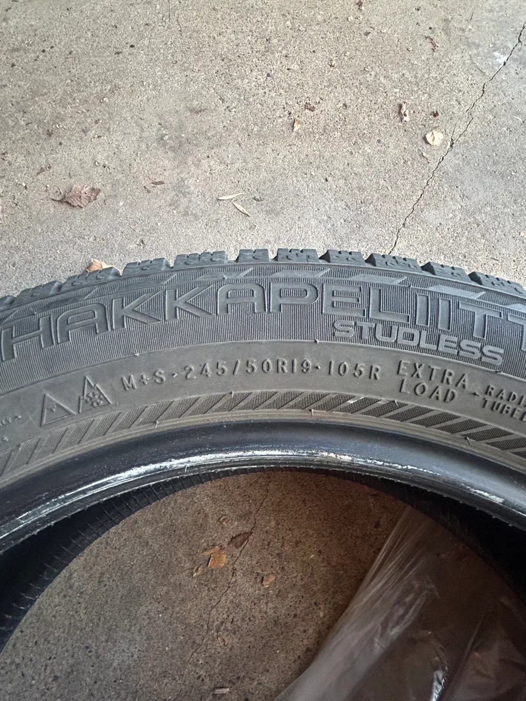 Nokian Hakkapeliitta 245/50R19 Winter Tire image indicator(4)