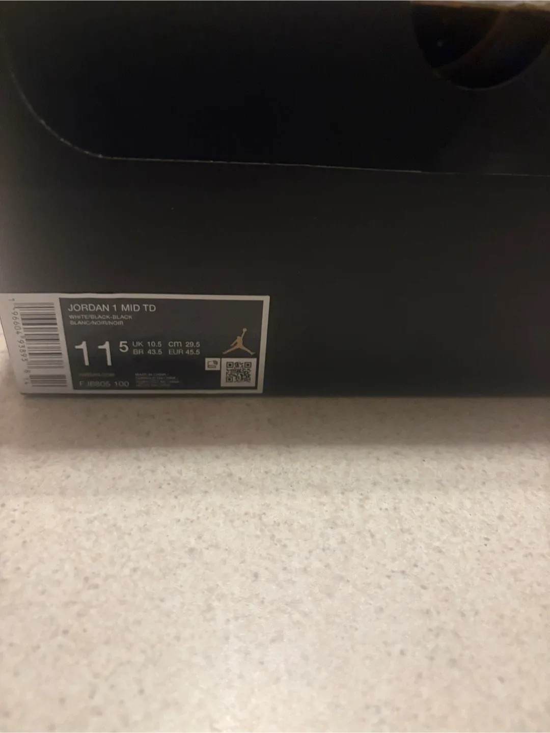 New never worn Jordan football cleats 11.5 men image indicator(5)