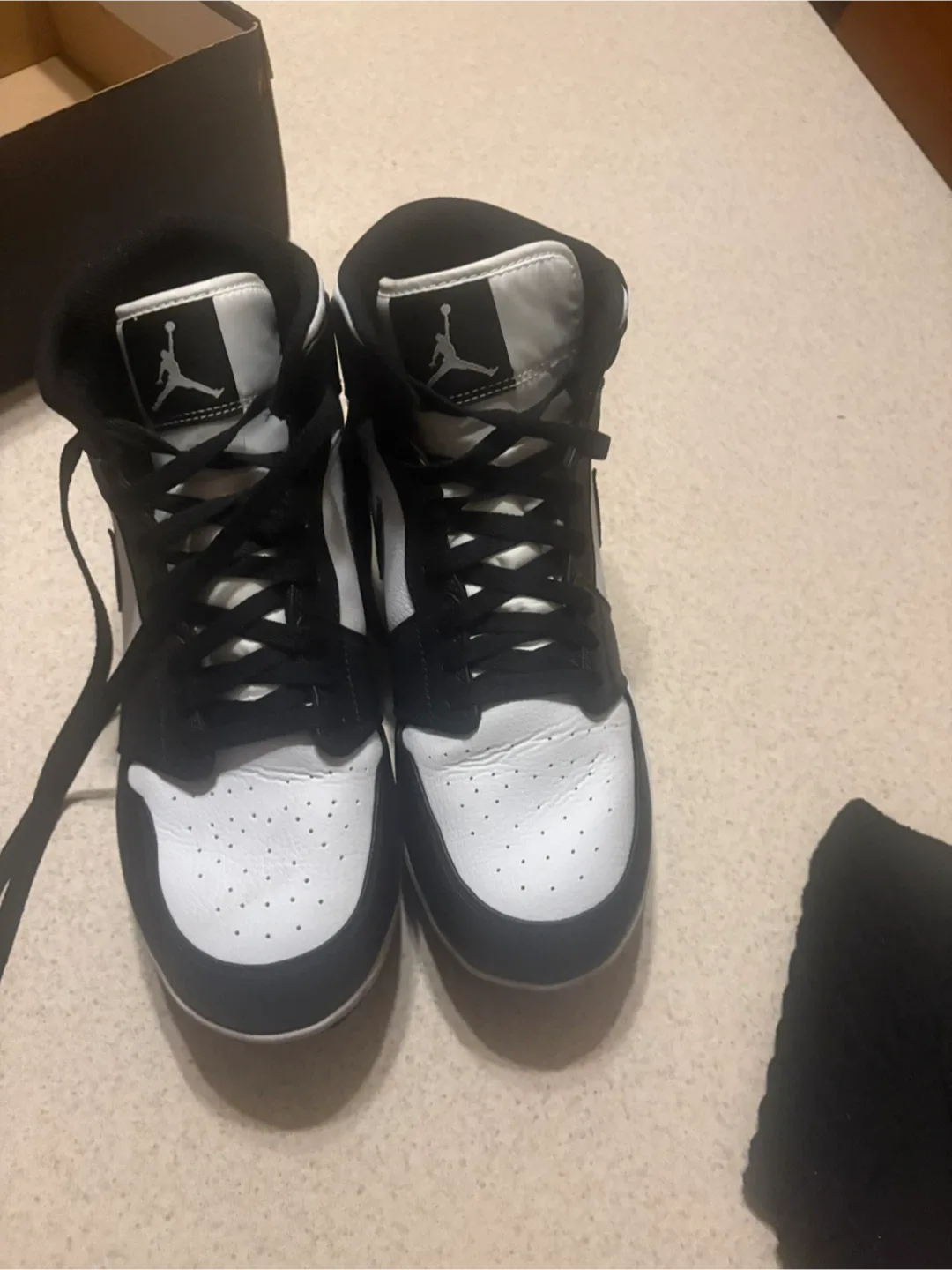 New never worn Jordan football cleats 11.5 men image indicator(3)