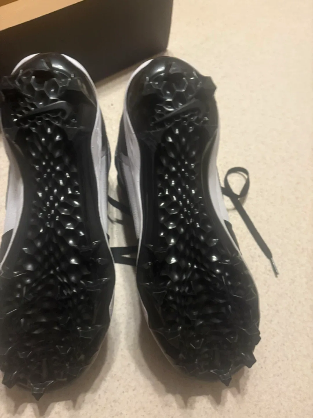 New never worn Jordan football cleats 11.5 men image indicator(4)