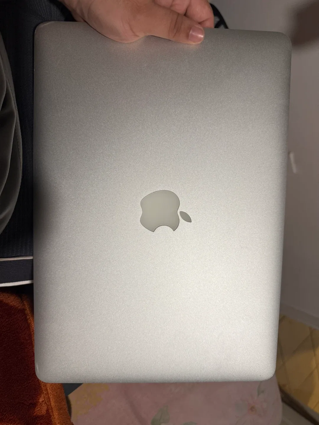 Apple MacBook Air 13-inch (Mid 2012) image indicator(6)