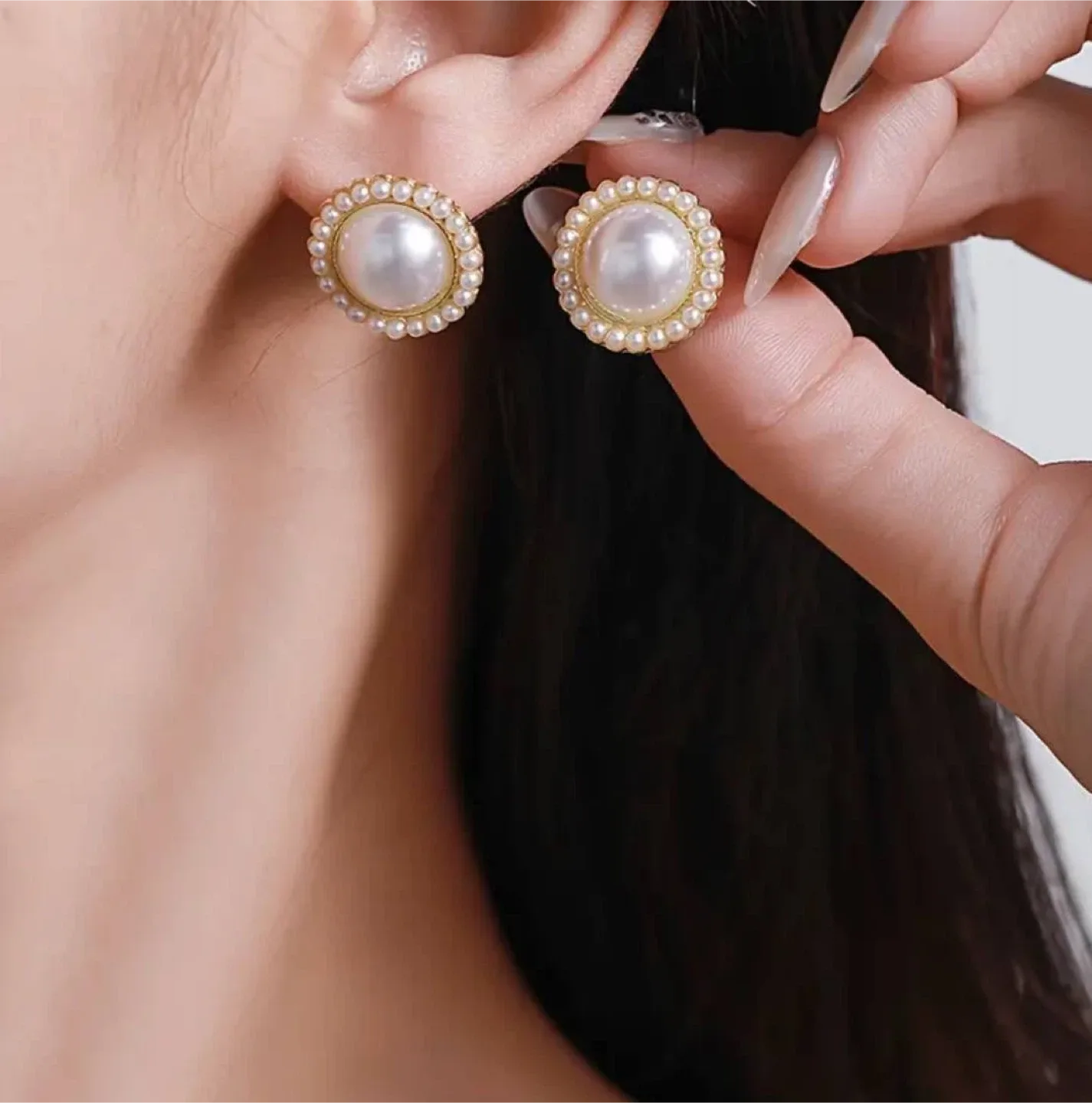 Elegant Pearl Stud Earrings thumbnail