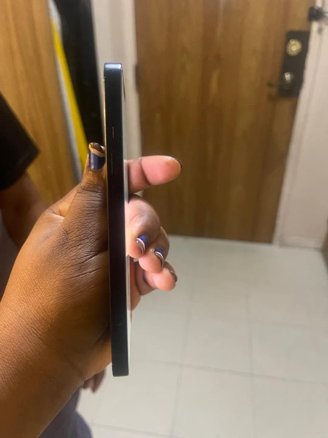 iPhone 13 - 256GB image indicator(2)