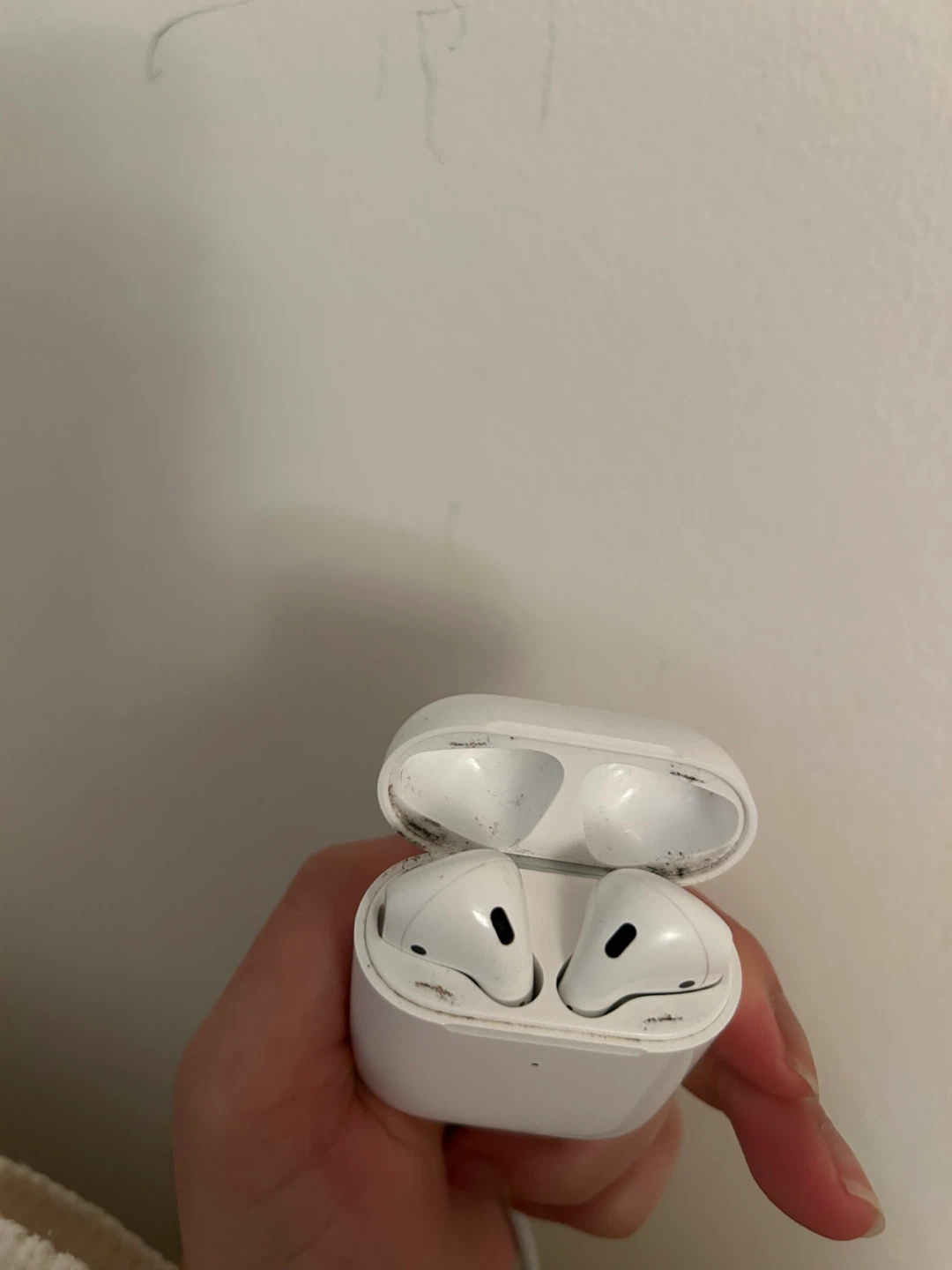 AirPods 2nd Generation - Works perfectly ($50) - photo 2