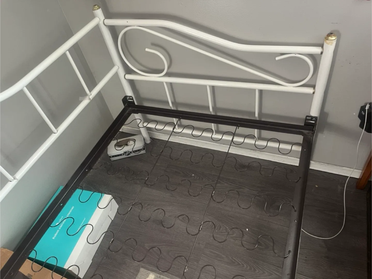 White Metal Bed Frame image indicator(2)