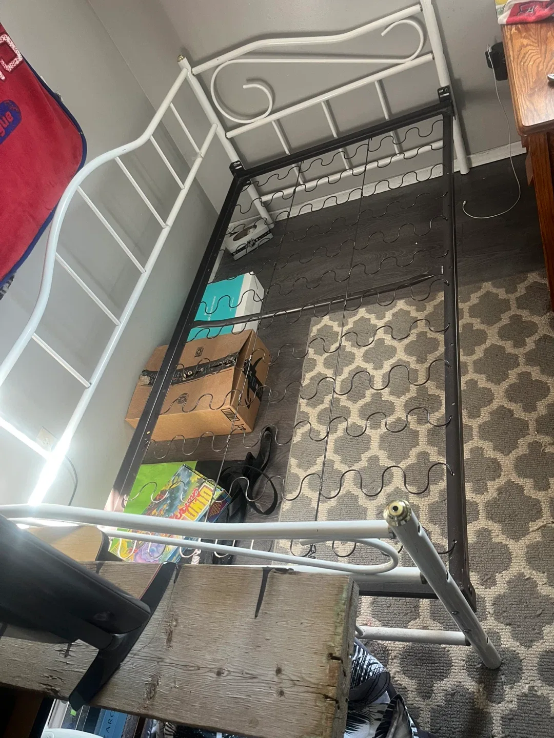 White Metal Bed Frame image indicator(4)