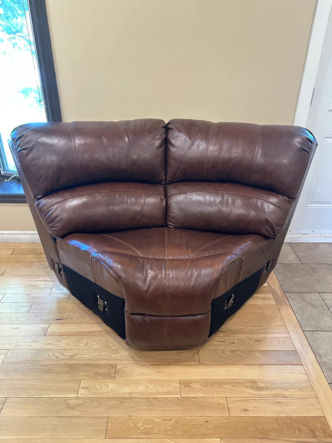 Genuine Leather Corner Wedge Seat (CAN DELIVER)