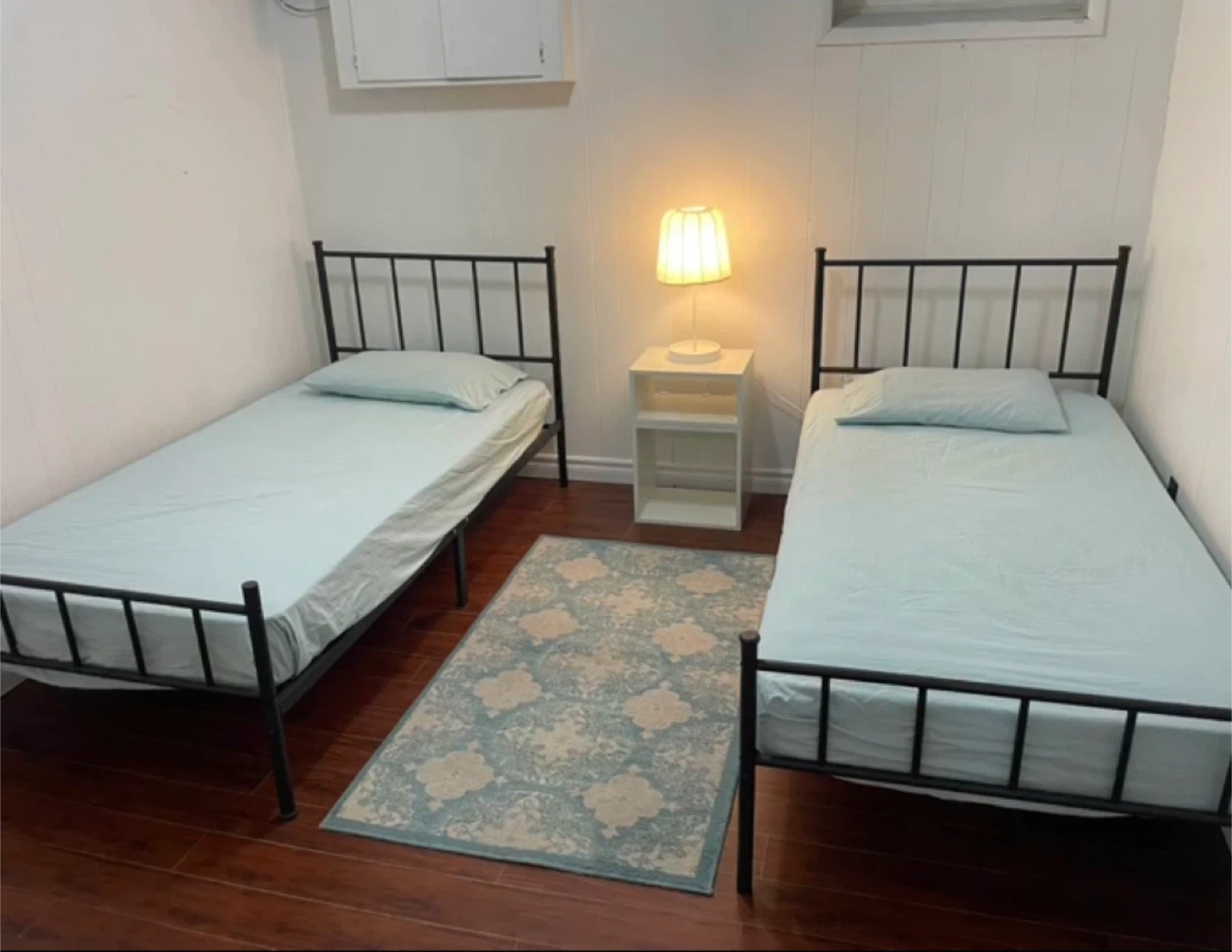 Furnished room in sharing with one girl in Scarborough