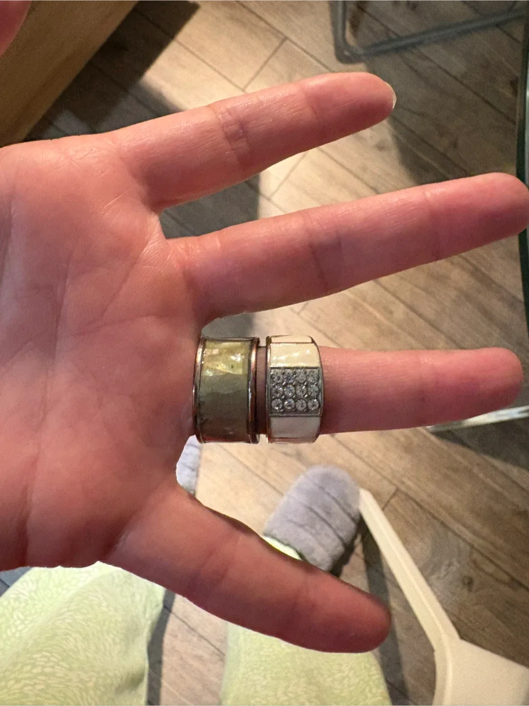 Two Fashion Rings image indicator(2)