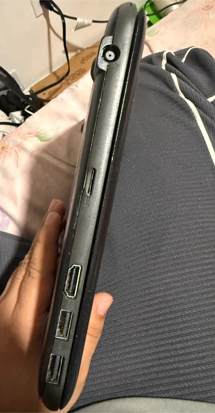 Dell Chromebook 11 3180 with charger image indicator(4)