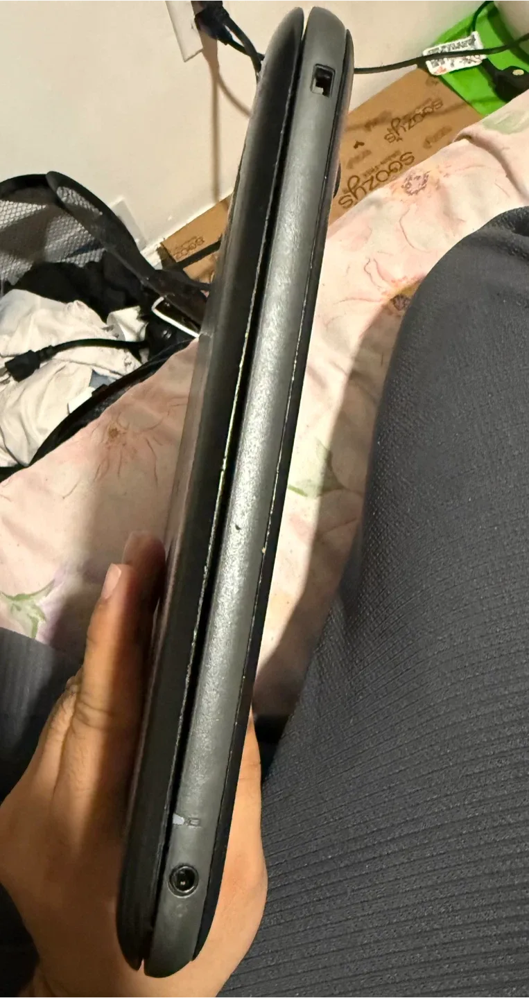 Dell Chromebook 11 3180 with charger image indicator(5)