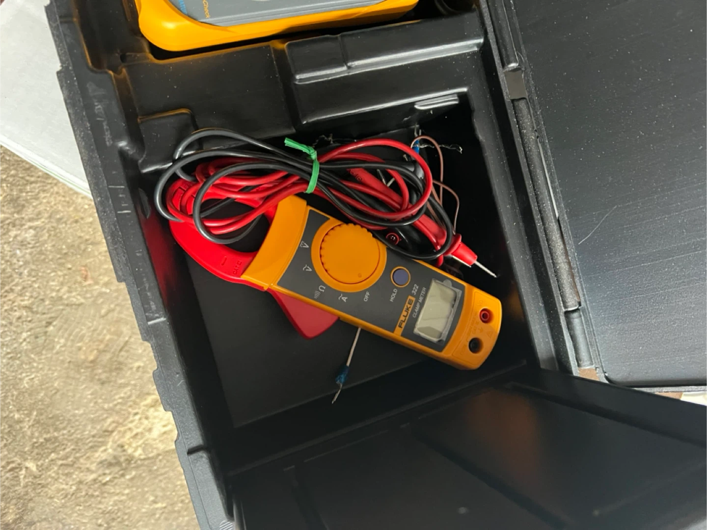 Fluke 322 Clamp Meter with Case - photo 3