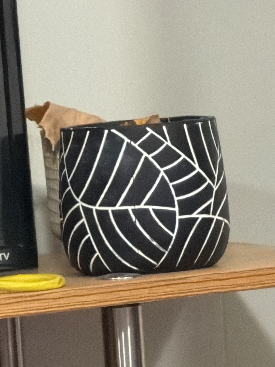 Black & White Decorative Pot 🥕