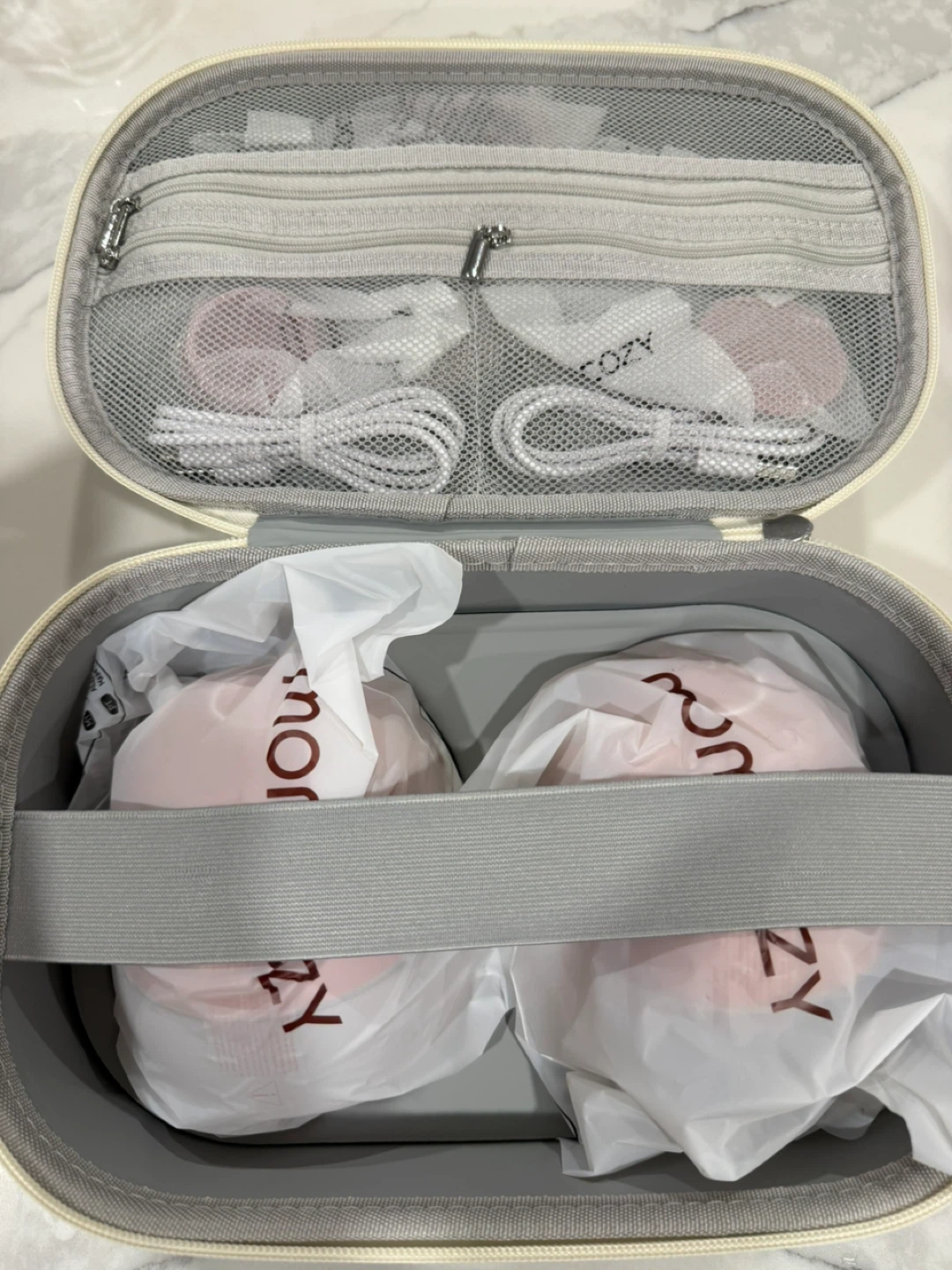 Momcozy Mobile Flow Breast Pump - Like New! - photo 5