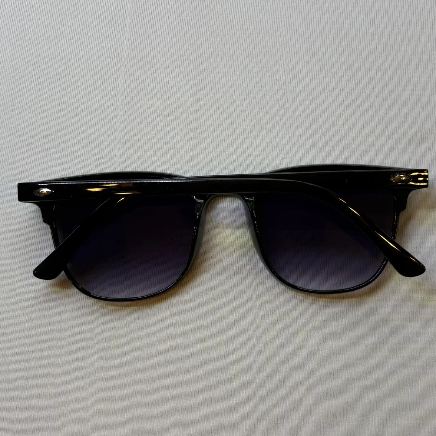 Meet Glasses Classic Black Gradient Sunglasses Round Frame 8 image indicator(4)